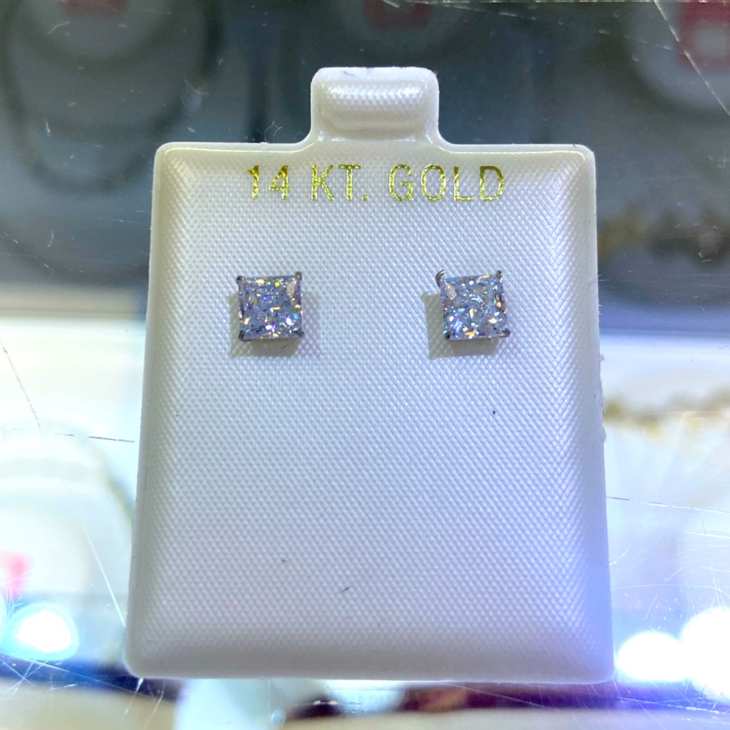 14 Kt White Gold Cz Studs